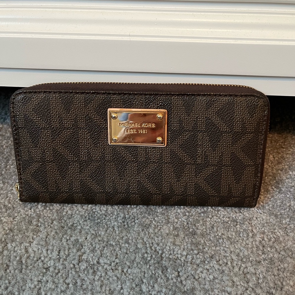 Michael Kors Continental Jet Set Wallet